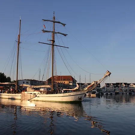 Hafenkiek 55 Exklusiv Wohnen Am Yachthafen *